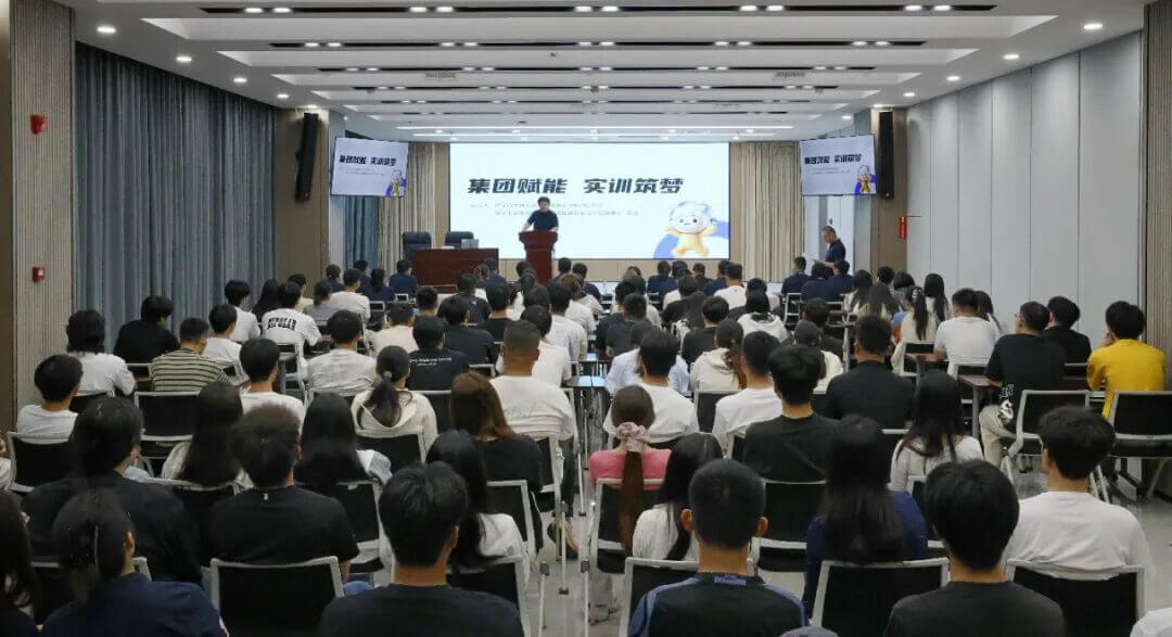 数字产业暑期实战集训营顺利开营